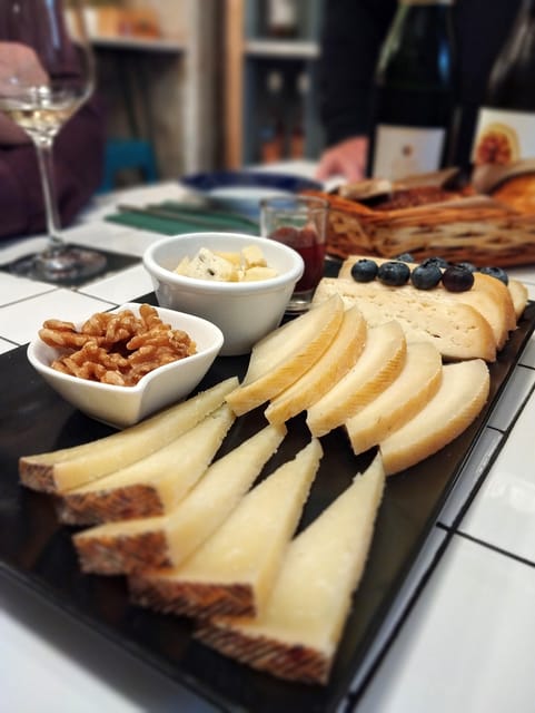 A Taste of Catalan Elegance: Barcelona Wine Tasting - The Art of Pairing: Cheeses, Chocolates, and Bread