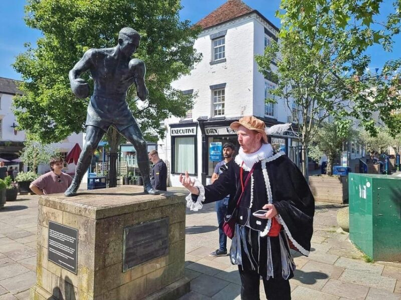 A tour of Warwick with Queen Elizabeth's secret lover - Discover Robert Dudleys Walk Through Warwick