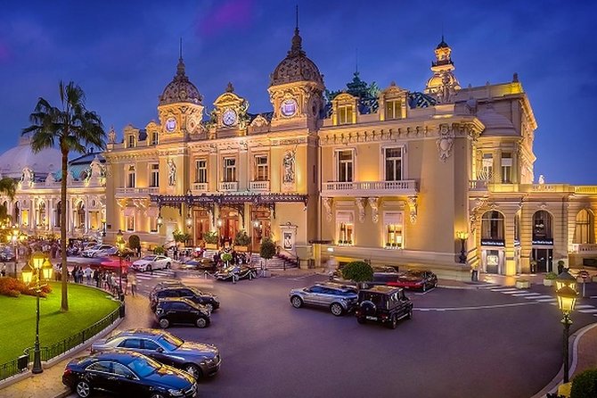 A walk of wealth guided Private tour in Monaco - Visit the Princes Palace and Witness Changing of the Guard