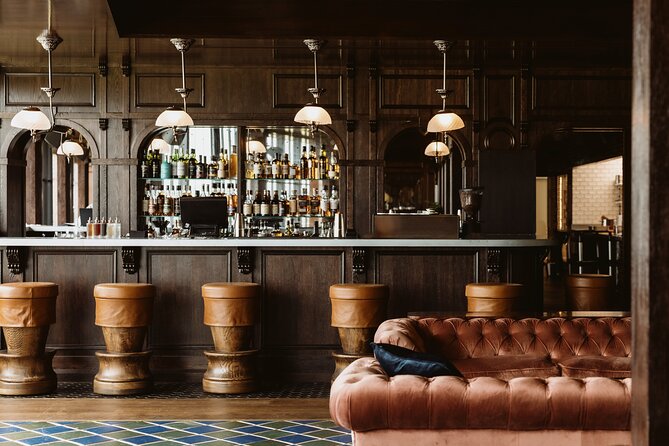 A Wee Walk and a Cocktail in St. Andrews - Discovering the Royal & Ancient Golf Club from the Outside