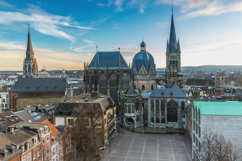 Aachen: Express Walk with a Local in 60 minutes - Insider Tips on Local Bars, Cafes, and Restaurants