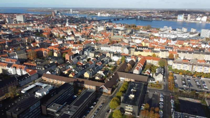 Aalborg: Express Walk with a Local in 60 minutes - Key Points