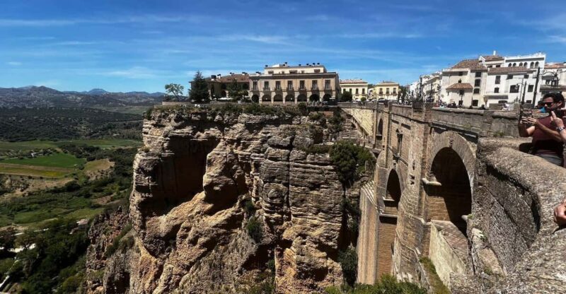 ab Mijas: Private VIP-Tour Ronda und Setenil de las Bodegas - Enter the Picturesque World of Setenil de las Bodegas