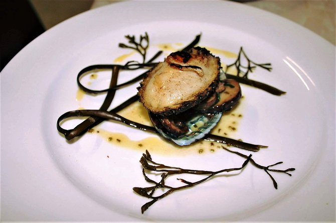 Abalone farm tour and tasting with coastal seaweed walk. Guided. 2 hours - Key Points