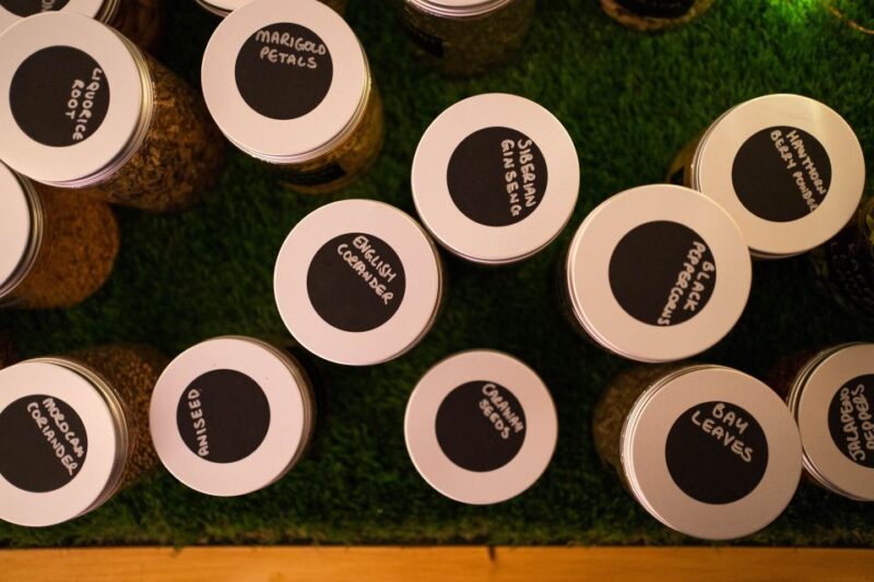 Aberdeen: Gin Distillery Discovery Tour with Welcome Drink - Tasting the Aberdeen Gin Range