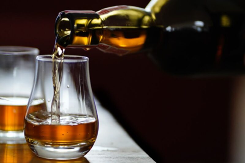 Aberdeen, Shire Castle & Distillery Private Group Day Tour - Tasting Scotland: Whisky Distillery Tours at Royal Lochnagar and Glen Garioch