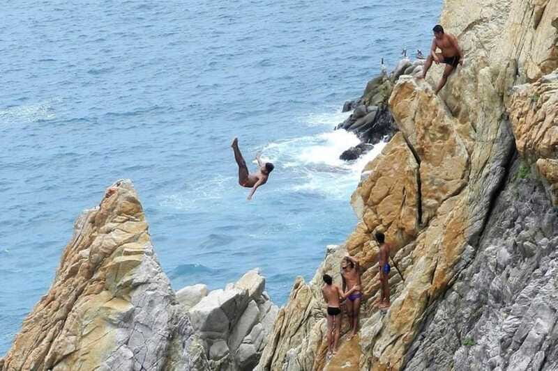 -Acapulco: Cliff Divers at La Quebrada with Lunch and Drinks - Transport and Convenience: Hotel Pickup and Drop-off Service