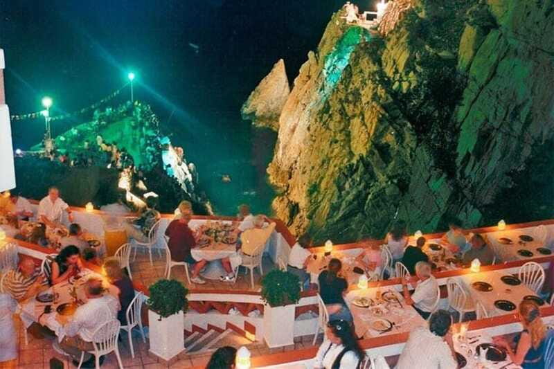 -Acapulco: Cliff Divers Experience w/ Al Pastor Tacos Dinner - La Quebrada Cliff Diving Show: A Classic Acapulco Spectacle