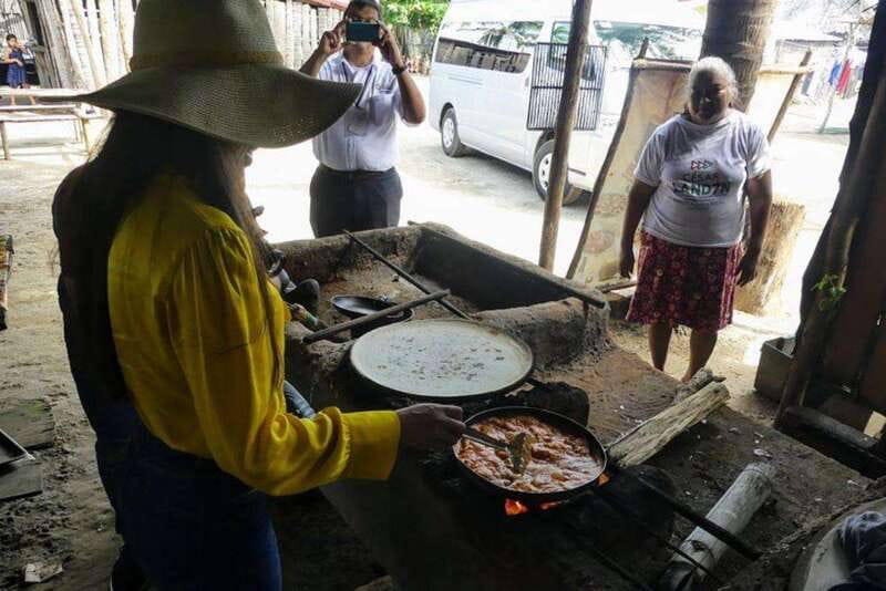-Acapulco: Cooking Class Lagoon Boat Ride & Lunch Experience - Journey to the Small Mexican Village for a Cooking Class