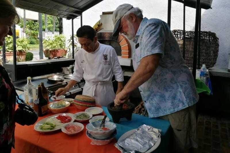 -Acapulco: Mexican Cooking Class and Market Tour Experience - Hands-On Cooking in an Acapulco Restaurant Kitchen