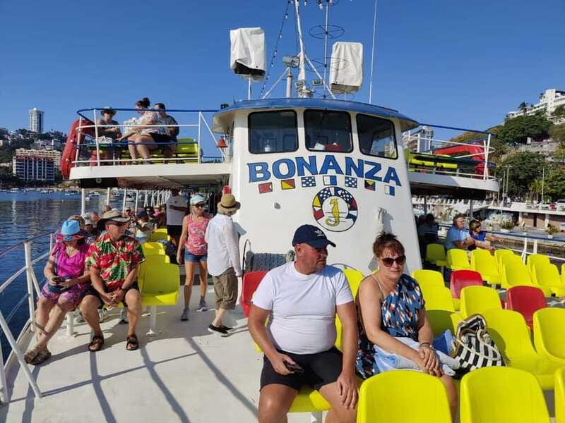 Acapulco: Sunset on Yacht Bonanza Tour - Notable Landmarks and Celebrity Sightings