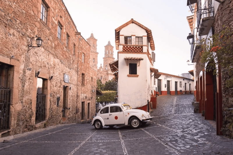 Acapulco to Taxco: One-Day Colonial Silver City Tour - Visiting the Baroque Santa Prisca Cathedral