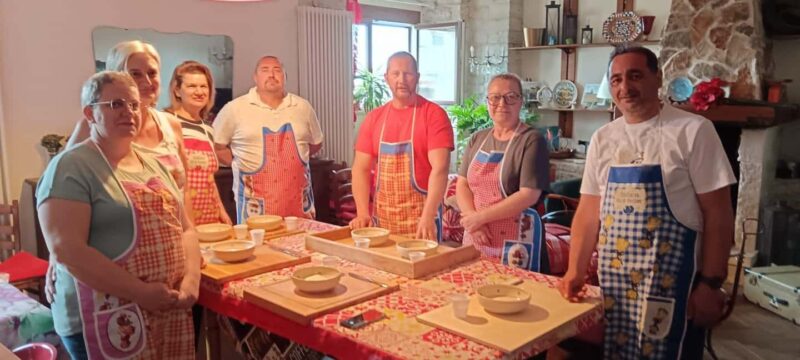 Acquaviva delle fonti: Fresh pasta cooking class and dinner - Cooking the Pasta and Seasoning With Traditional Sauce