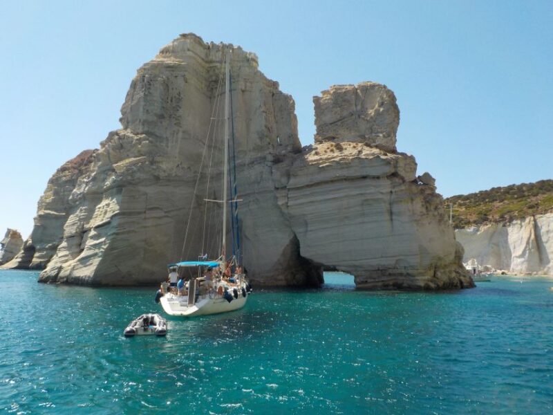 Adamantas: Milos Sightseeing Sailboat Cruise - Food, Drinks, and Photo Opportunities