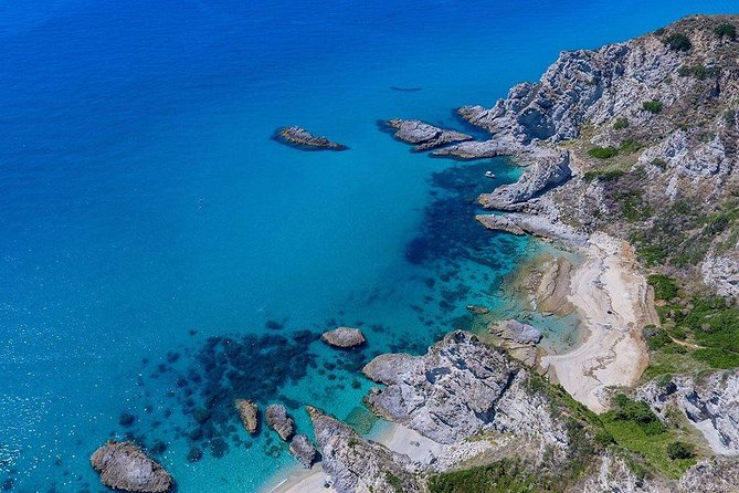 Adventure and nature! Exciting group tour by dinghy. - Exploring the Grotta dello Scheletro and Its Sea Life