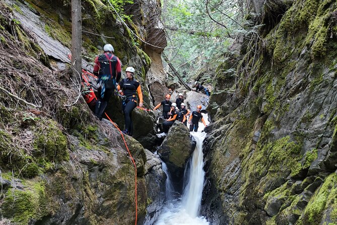 Adventure Canyoning Kelowna - The Supportive Guides and Group Dynamics