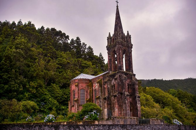 Adventure in the Furnas, with volcanoes, lagoons and tea plantations - Key Points