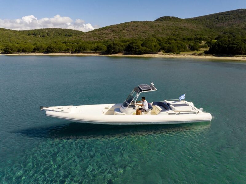 Aegean day - private cruise to west cyclades - Navigating to Kythnos: Ports of Korissia and Vourkari