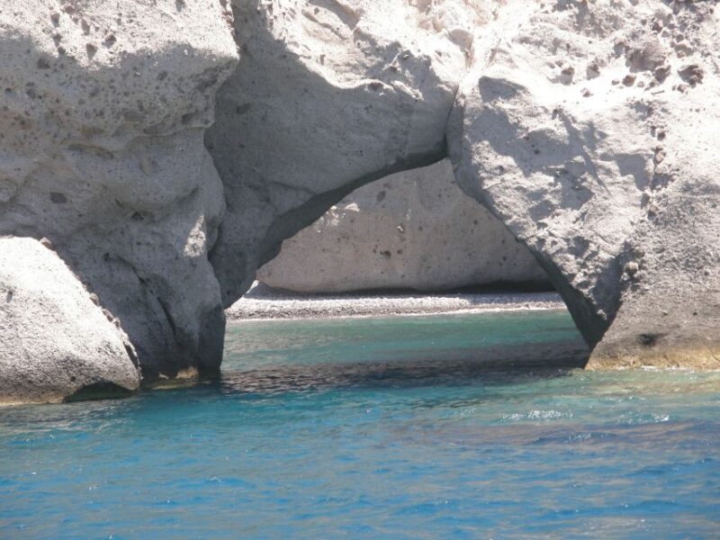 Aeolus Motor Yacht cruise in Paros - Key Points