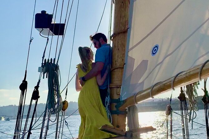 Afternoon Sail On A Charming Vintage Yacht Beer &. Wine Included - Ease of Booking and Practical Details