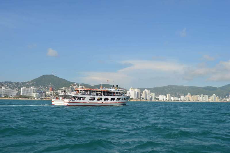 Afternoon Tropical Cruise from Acapulco - Exciting Afternoon Cruise from Acapulco with Live Music and Open Bar