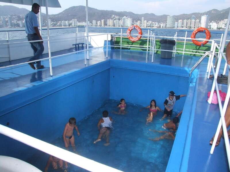 Afternoon Tropical Cruise from Acapulco - The Atmosphere and Guest Interactions on Board