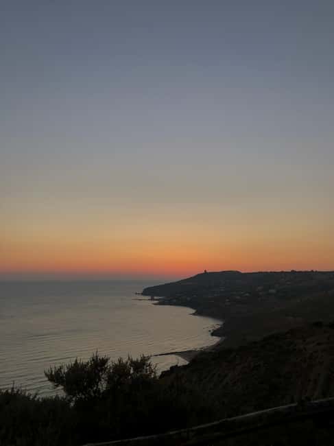 Agrigento: Aperitif dinner, art, and a breathtaking sunsetcome paint with us! - Apericena and Local Flavors During Golden Hour