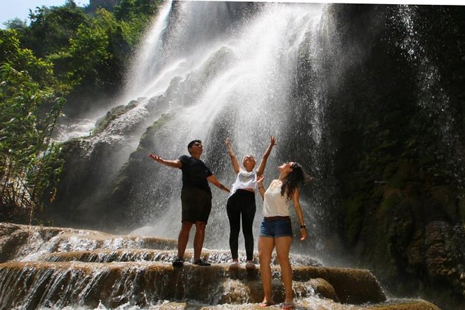 Aguacero Waterfall and La Venta River Canyon - Ocote Biosphere Reserve - Walking Behind the Aguacero Waterfall