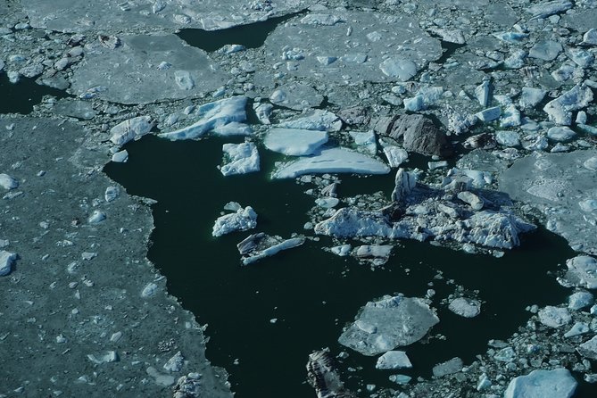 Airplane flight over glacier lagoons and Iceland's highest peak - Reaching Icelands Highest Peak: Hvannadalshnjúkur