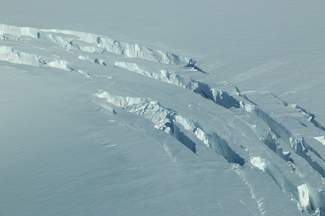 Airplane Flight over Vatnajökull Volcanic Eruption Sites - What to Expect at the Meeting Point and During the Tour