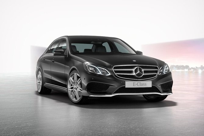 Airport Limousine Transfer: Arlanda Airport to Stockholm City 1-7 Passengers - A Direct and Luxurious Airport Transfer in Stockholm