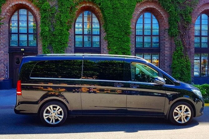 Airport Limousine Transfer: Stockholm City to Arlanda Airport 1-7 Passengers - Why Choose This Airport Transfer in Stockholm