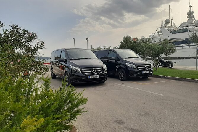 Airport shuttle - Ideal for Families, Groups, and Business Travelers