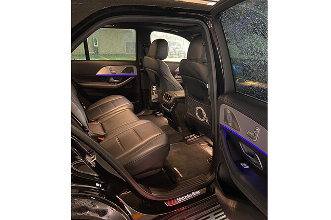 Airport Strasbourg from or to Colmar Transfer with a professional private driver - Efficient Private Transfer Between Colmar and Strasbourg Airport for Small Groups