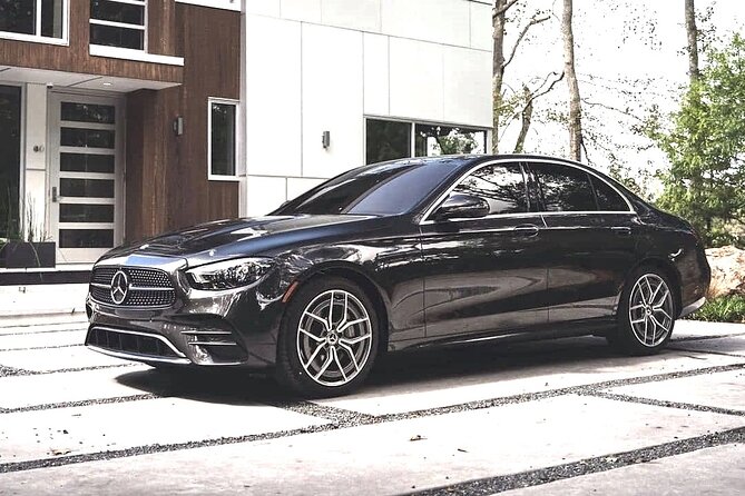 Airport Transfer: Munich Airport MUC to Munich by Business Car - Seamless and Luxurious Airport Transfer in Munich