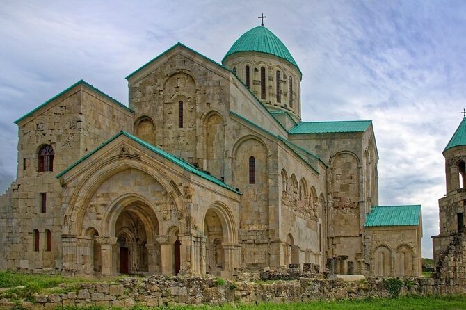 Airport Transfer: Tbilisi to Tbilisi Airport TBS by Standard Car - Sharing the Standard Car with Up to Three People