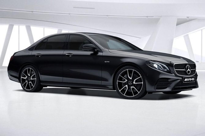 Airport Transfer: Warsaw Airport WAW to Warsaw by Business Car - Ride in a Business Car with a Professional Driver