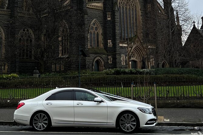 Airport Transfers - Chauffeur Car & Limo Services of Melbourne - Select from a Range of Luxury Vehicles