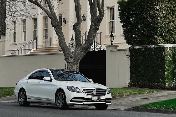 Airport Transfers - Chauffeur Car & Limo Services of Melbourne - In-Ride Comforts and Tech Features