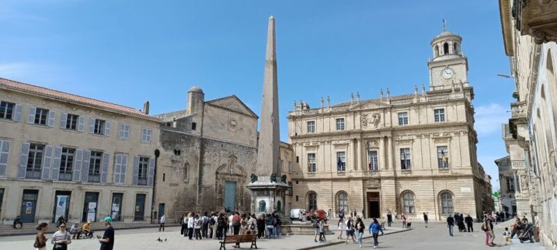 Aix-en-Provence: Arles, Baux, & Saint-Rémy-de-Provence Tour - Discovering Les Baux de Provence and Its Artistic Show