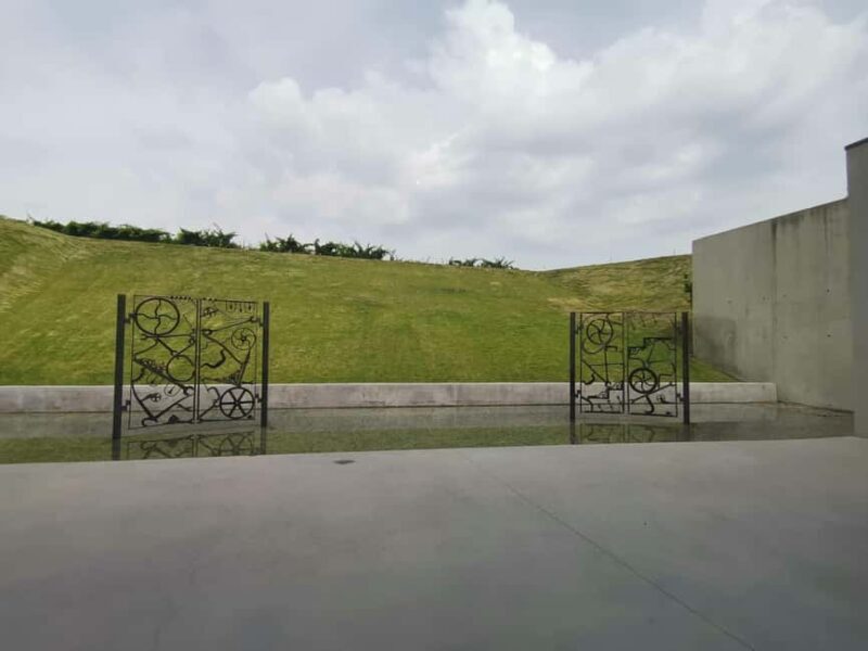 Aix en Provence: Discovery of Prestigeous Wineries and Art - Château La Gaude: Opulence, Gastronomy, and Wellness