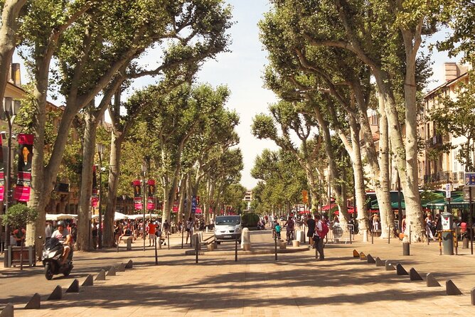 Aix-en-Provence Scavenger Hunt and Sights Self-Guided Tour - Accessibility and Group Size