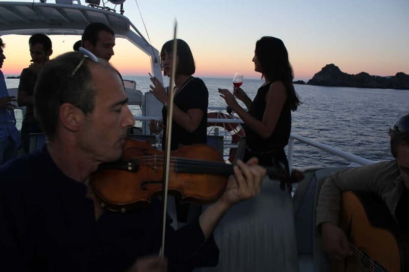 Ajaccio/Porticcio: Sanguinaires Sunset Cruise & Wine Tasting - Live Music and the Evening Atmosphere