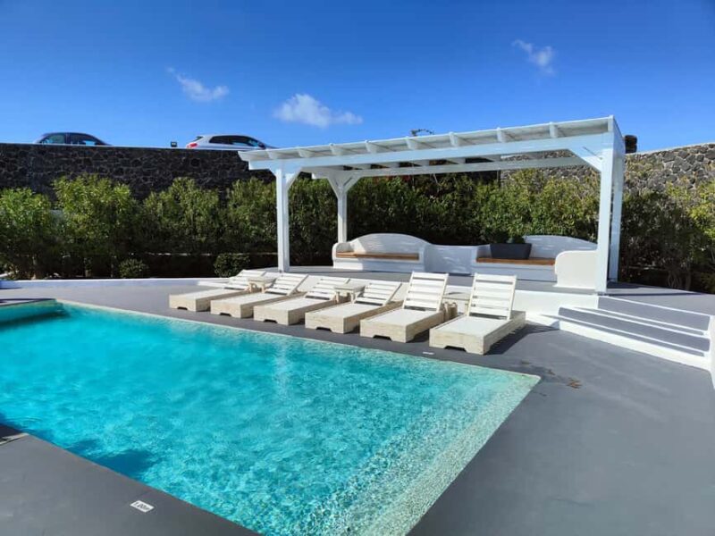 Akrotiri: Bride & Groom Massage Ritual & Day pool access - The Spot for Couples in Need of Deep Relaxation