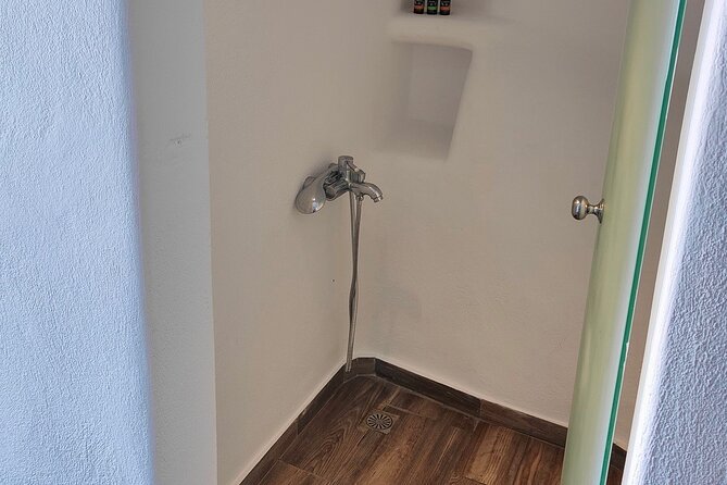 Akrotiri: Couples Departure Day Treat w Massage & Day Pool Access - Frequently Asked Questions