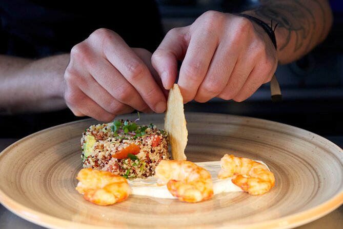 Akrotiri: Couples Massage with Dinner, Pool Access, wine, fruits - A Romantic Couples Spa Day in Santorini with Dinner and Pool Access