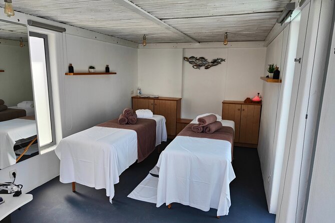 Akrotiri: Couples Massage with Dinner, Pool Access, wine, fruits - Starting Point at Santorini Princess Presidential Suites