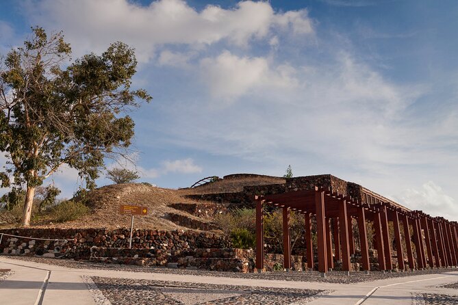 Akrotiri guided tour - Connecting Akrotiri to Greek Mythology and Atlantis
