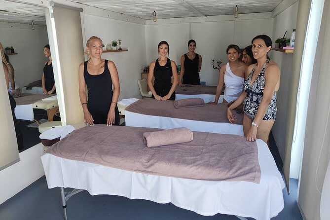 Akrotiri: Spa break for 3-4 friends, Pool access, wine & fruits - Key Points