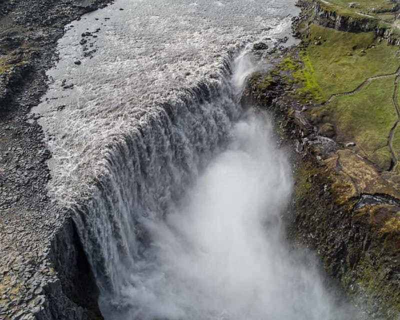Akureyri Port: Dettifoss, Goðafoss and Lake Mývatn Tour - Accessibility and Group Size Advantages